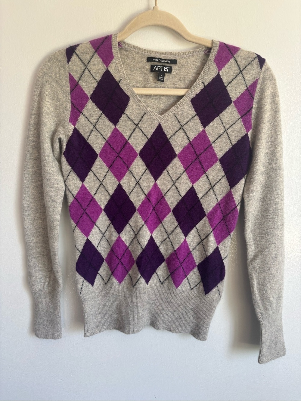 Apt. 9 Light Gray V-Neck Sweater with Purple Argyle 100% Cashmere Small